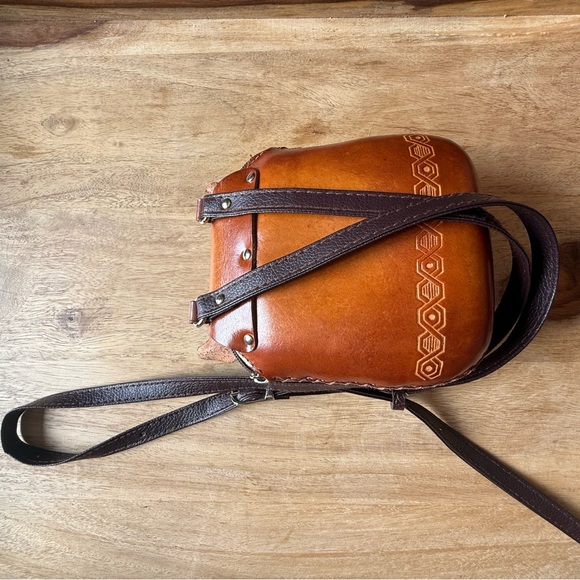 Brown Fox Leather Crossbody Bag - Picture 7 of 11